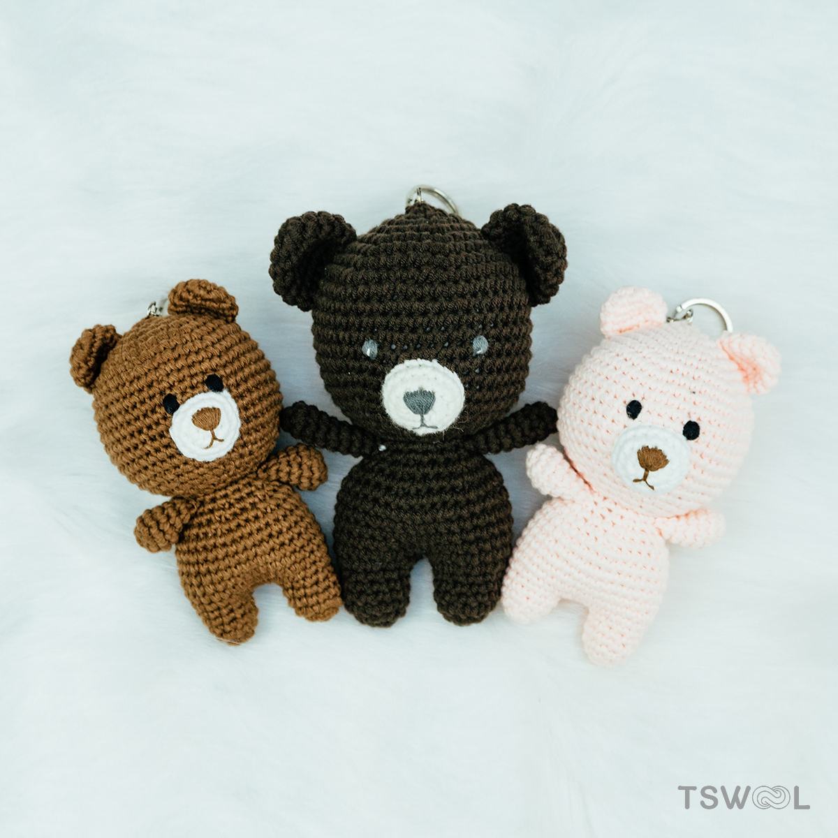 moc-khoa-gau-den-thu-bong-len-handmade-tswool-3